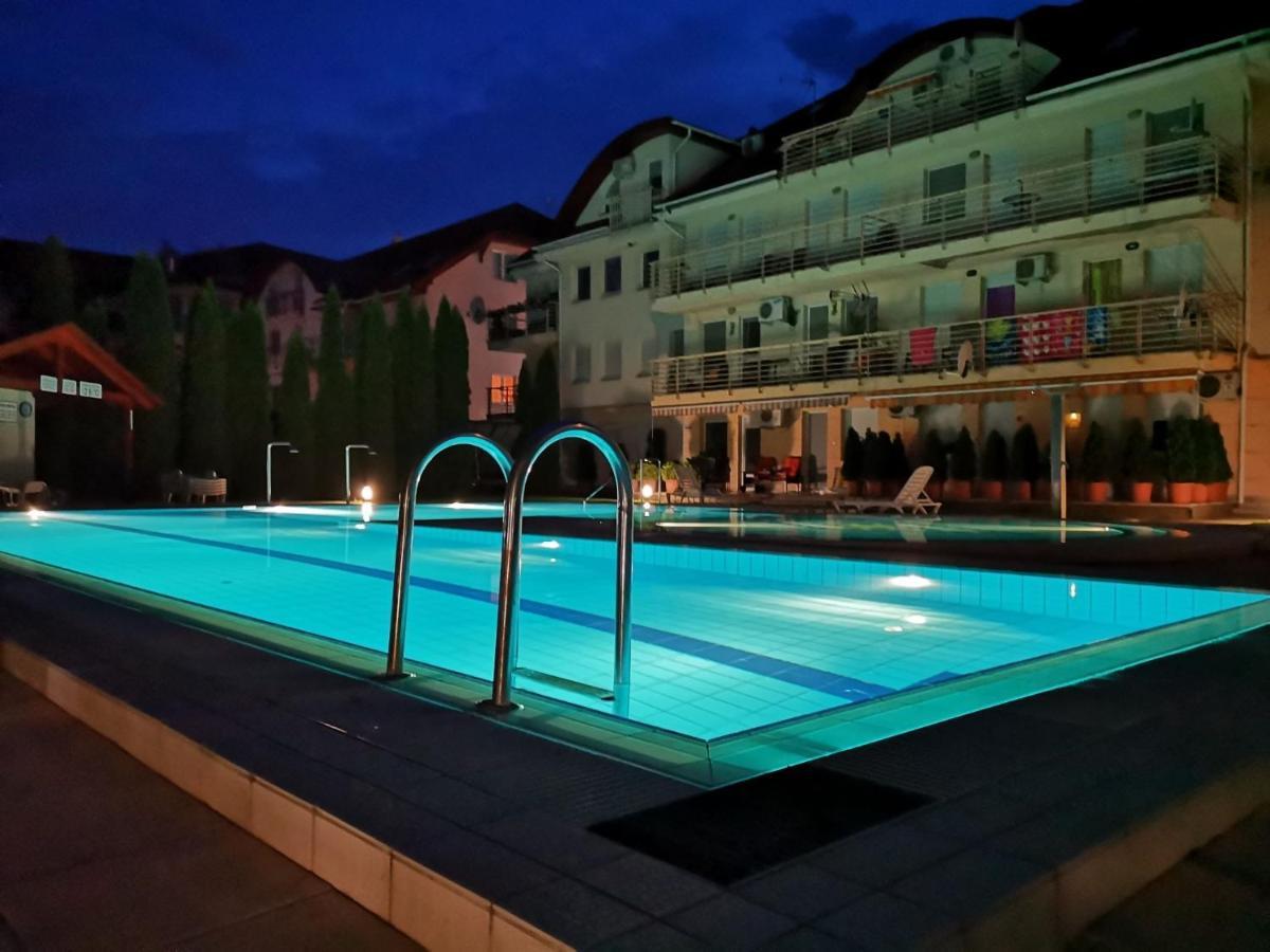Oazis Wellness Apartman2 Hajduszoboszlo Exterior photo