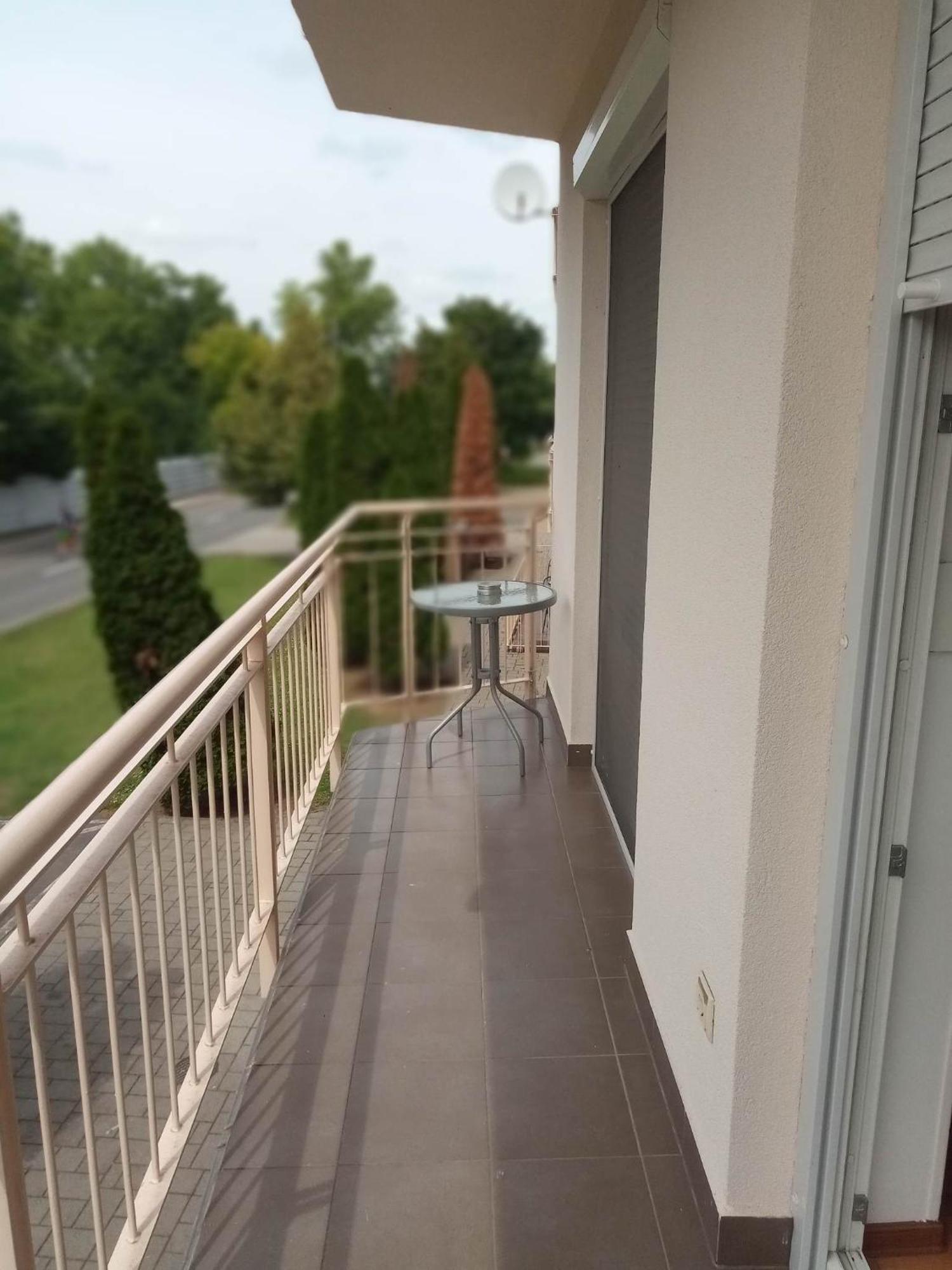 Oazis Wellness Apartman2 Hajduszoboszlo Room photo