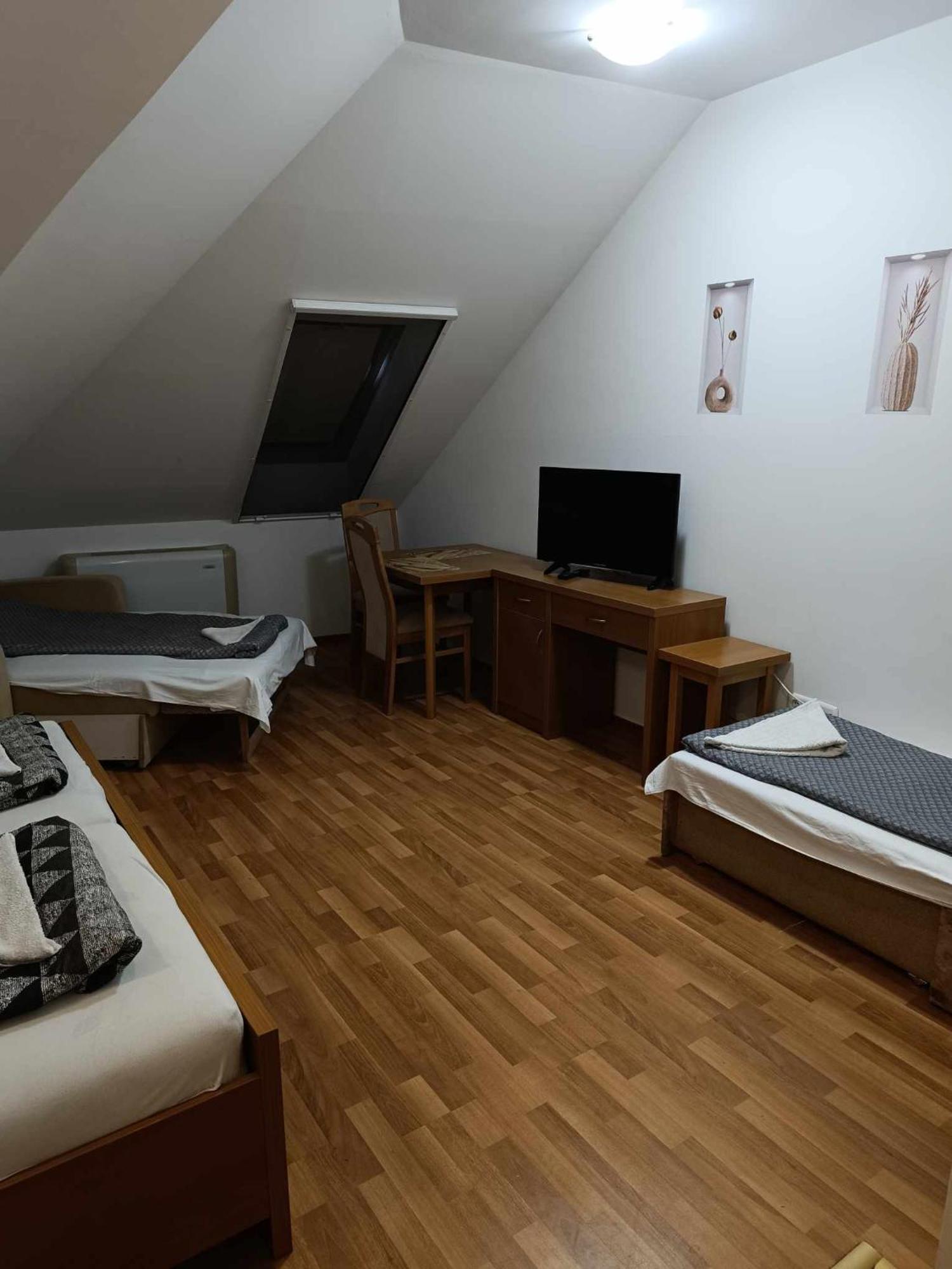 Oazis Wellness Apartman2 Hajduszoboszlo Room photo